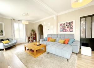 a living room with a couch and a table at La Milena in Morancez