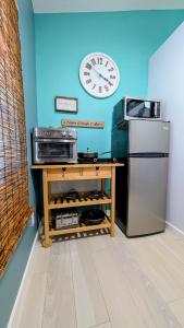 Η κουζίνα ή μικρή κουζίνα στο Merritt Island hideaway +6 φωτογραφίες