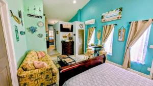 a bedroom with a bed and a couch and blue walls at Merritt Island hideaway in Merritt Island