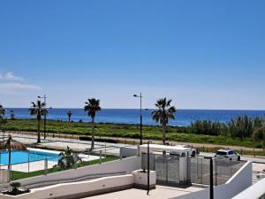 a view of a swimming pool and the ocean at Paraiso Duna 2 Beach Views in Morche