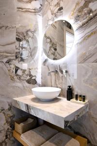 a bathroom with a sink and a mirror at Golden Gaia 