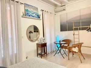 Fotografie z fotogalerie ubytování Authentic living in a Historical Monaco area v destinaci Monte Carlo