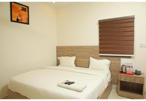 Ένα ή περισσότερα κρεβάτια σε δωμάτιο στο Redfox Service Apartment DLF