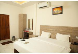 Ένα ή περισσότερα κρεβάτια σε δωμάτιο στο Redfox Service Apartment DLF +2 φωτογραφίες