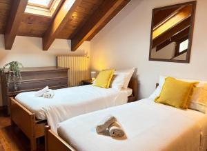 Ένα ή περισσότερα κρεβάτια σε δωμάτιο στο L'Attico di Luca