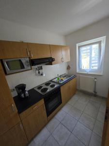 Η κουζίνα ή μικρή κουζίνα στο Apartmenthaus Usedom