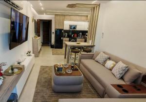 Χώρος καθιστικού στο The View - Luxury One bedroom Apartment