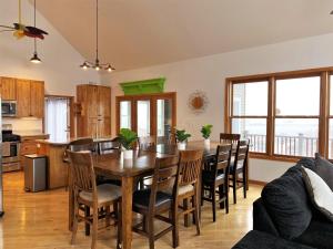 Gallery image of Mackinac Palace in Saint Ignace +52 photos