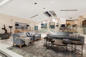 Ruang duduk di Dhu North BnB Modern with Great Views