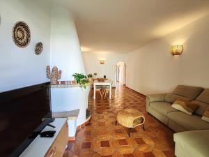 a living room with a couch and a table at 61 Casa Pitta Manau - Casas & Papéis in Porches