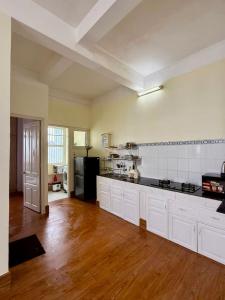 Kuchyň nebo kuchyňský kout v ubytování Gác Nắng La Vallée - 2pn valley view apartment