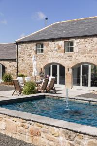 Bassein majutusasutuses The Steading Retreat at West Lyham või selle lähedal