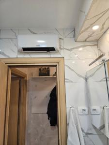 a room with a ceiling with a printer on top at Mostar Luxury Apartment in Mostar