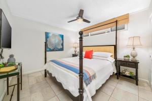 a bedroom with a bed and a ceiling fan at Kona Reef F22 condo in Kailua-Kona