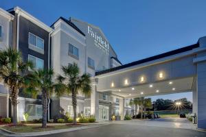 a hotel with palm trees in front of a building at Fairfield Inn & Suites Columbia Northeast in Columbia