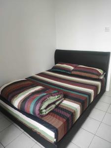 Postel nebo postele na pokoji v ubytování Cozy Kuching MJC Skyvilla Apartment