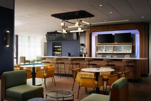 a restaurant with tables and chairs and a bar at Courtyard by Marriott Lake City in Lake City