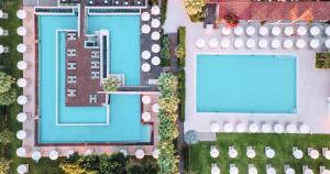 Bazén v ubytování Blue Sea Beach Resort nebo v jeho okolí