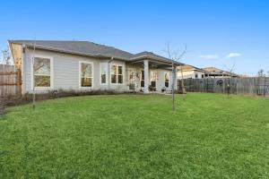 a house with a yard with a fence at NEW Temple House - 12PPL - Families, Groups, Insurance - Quiet Street, 5 Mi To Meta, BS&W, UMHB Pets OK, FAST Wi-Fi FREE Parking - Professionally Managed By Stay Albatross Furnished Rentals in Temple