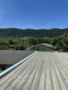 a metal roof on top of a house at The Sunshine hostel and hotel in Ko Lanta +159 photos
