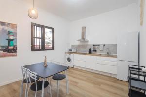 Η κουζίνα ή μικρή κουζίνα στο Melenara Beach - Cozy Ground-Floor Flat