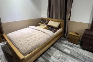 Giường trong phòng chung tại 5 Bedroom House Sleeps 12 -Balcony -Hired security