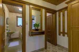 Ένα μπάνιο στο Haus Pfister +45 φωτογραφίες