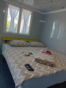 Postel nebo postele na pokoji v ubytování Gyps Vikendica with Swimming Pool and Sauna + 12 fotografií