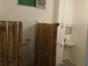 Koupelna v ubytování fullesguesthouse + 34 fotografií