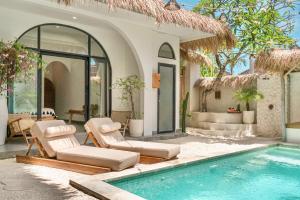 Willa z basenem i 2 leżakami w obiekcie Villa Elia : 3 min from beach - Tropical Vibes w mieście Canggu
