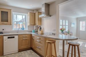 Köök või kööginurk majutusasutuses Hidden GEM Cottage Central with Parking