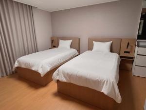 Ένα ή περισσότερα κρεβάτια σε δωμάτιο στο 인스파이어 오션뷰 하우스