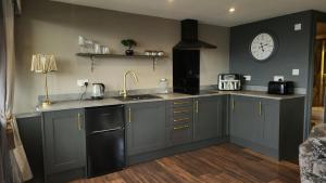 Kuchyň nebo kuchyňský kout v ubytování Fa'side Lodge