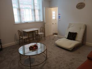 a living room with a table and a chair at Fabulous 1 bed flat Central Ipswich Parking in Ipswich