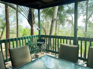 Μπαλκόνι ή βεράντα στο Tropical escape in central location Entire house