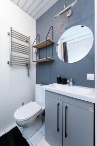 Ένα μπάνιο στο Design studio, all inclusive, 10 min to old town
