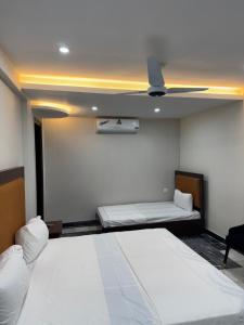 Ένα ή περισσότερα κρεβάτια σε δωμάτιο στο Hyatt Hotel & Aparments +11 φωτογραφίες