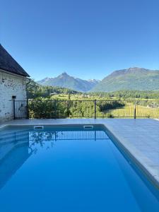 Общий вид на горы или вид на горы из дома для отпуска