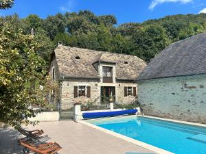 Бассейн в Le Gite de Cabanac - 4 étoiles или поблизости