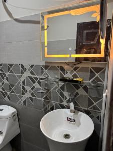 Ένα μπάνιο στο Hyatt Hotel & Aparments