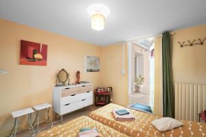 Ένα ή περισσότερα κρεβάτια σε δωμάτιο στο Chambre D'hotes - La Bonbonnière