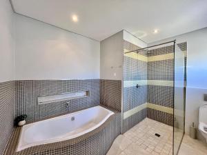 Koupelna v ubytování Blouberg Village Place + 48 fotografií