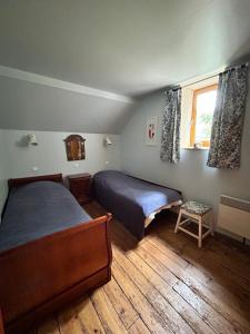 a bedroom with two beds and a window at La Petite Rocaille in Soulom