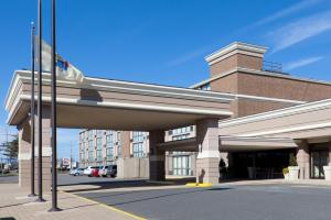 a front view of a building on a street at Days Hotel by Wyndham Toms River Jersey Shore in Toms River