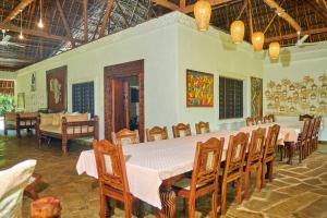 Ресторан / где поесть в Ornella House Resort: Spacious 5-Bed Villa in Tropical Malindi