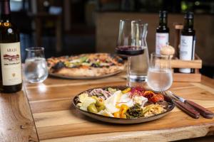 Еда / где поесть недалеко от отеля +34 фотографии