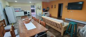 a living room with a table and a couch and a kitchen at Comoda quinta en El Pato in El Pato