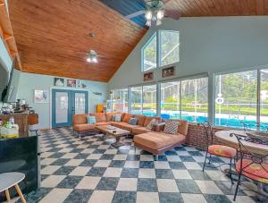Πισίνα στο ή κοντά στο Poolhot Tub Sleeps 16 Game-filled Fun