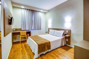 Una cama o camas en una habitación de Blue Tree Towers Sorriso 5 fotos más