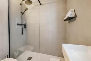 Ένα μπάνιο στο Brit Hotel Confort Rouen Centre